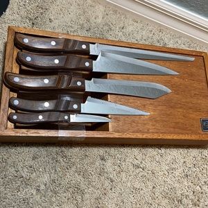 Vintage like new EHP arrowhead knives with carry box